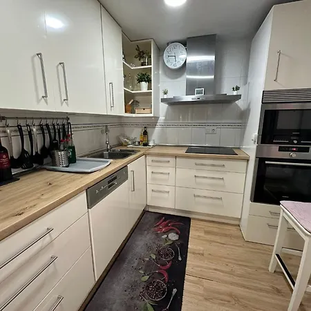 דירה With Private Bathroom In Shared *